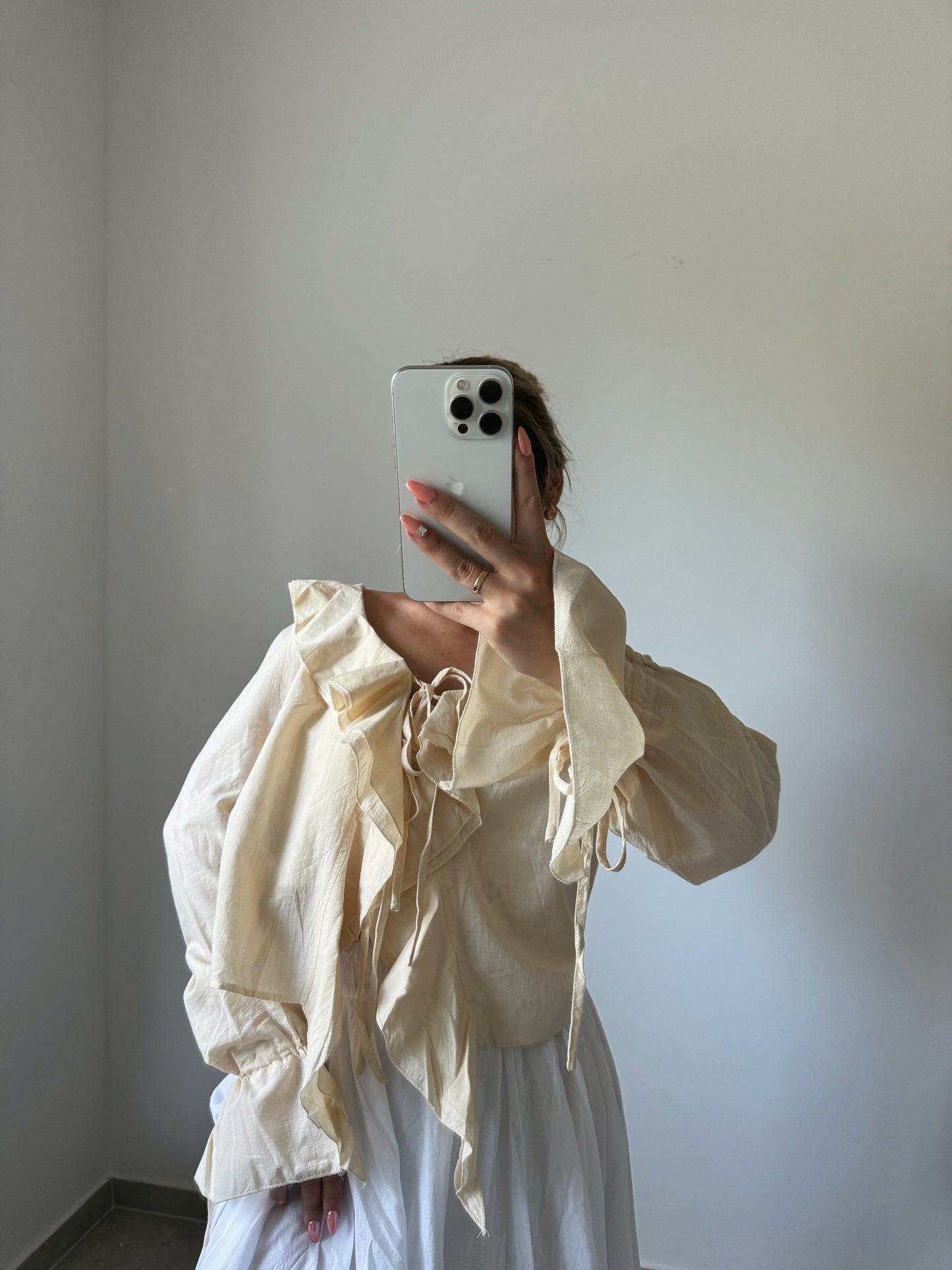 BLUSE VOLANT & DETAILS